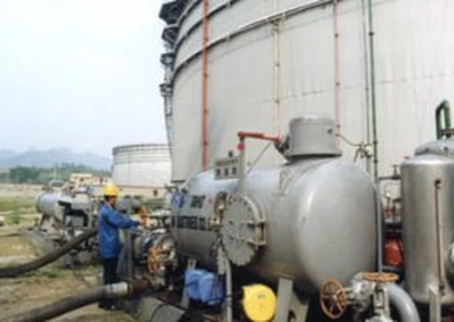 Industrial gas cylinders